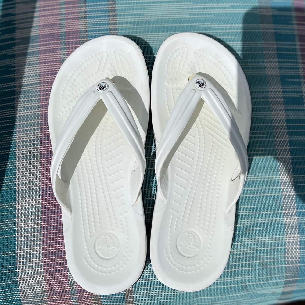 Flash sale 💥🔥💥 Crocs Unisex Crocband Flip Flops White Women size 7 Men size 5